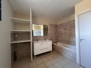  Appartement à louer 3 pièces 87 m²