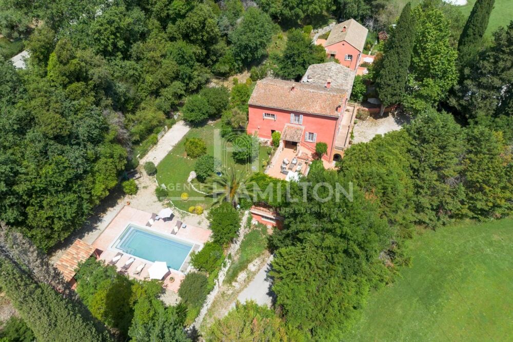Propriété dException à Biot : Deux Villas Idéales pour Chambres