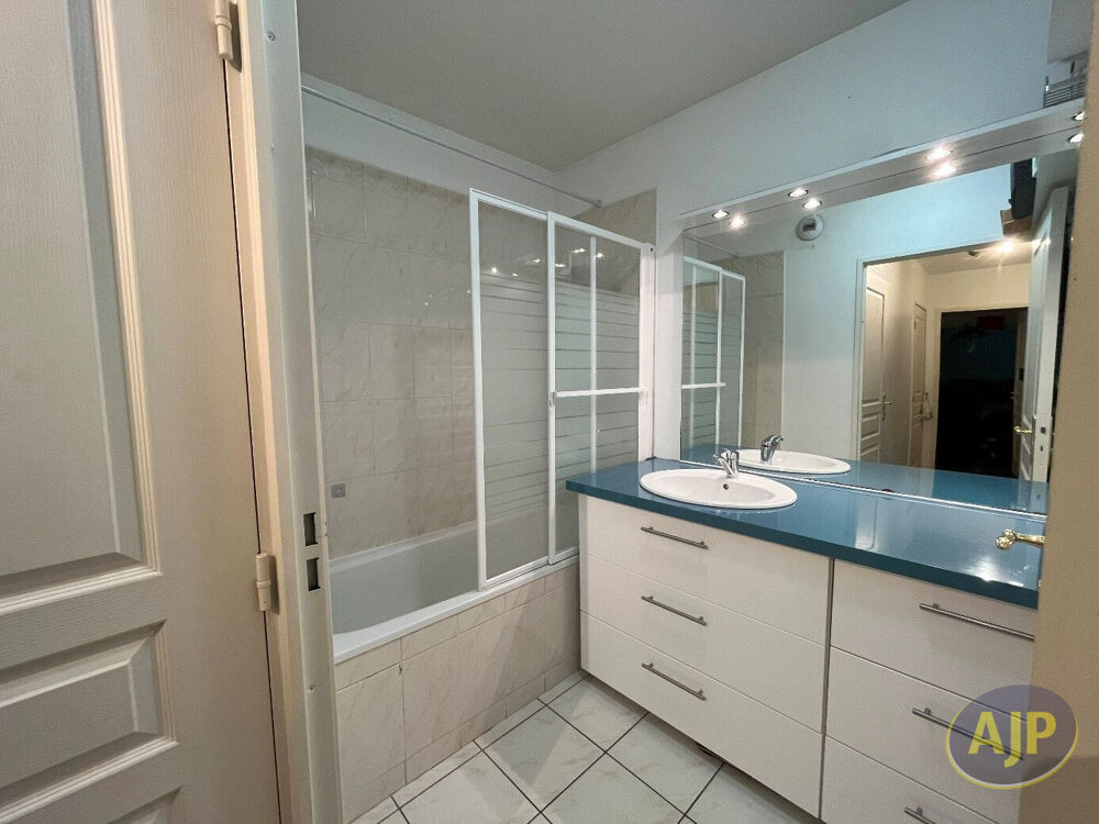 Vente Appartement Appartement Bordeaux 3 pièce(s) 69.79 m2 Bordeaux