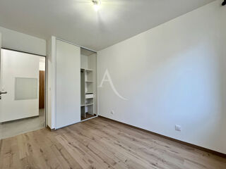  Appartement à louer 4 pièces 85 m²