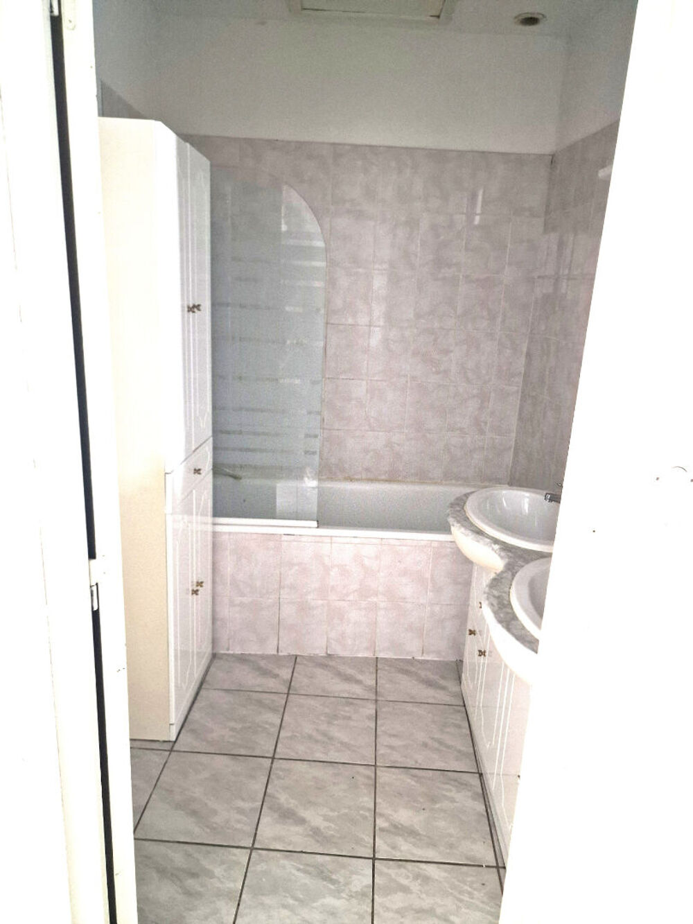 AVIGNON INTRA MUROS - HYPERCENTRE T3 - 81M²