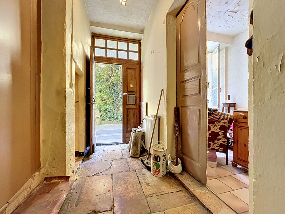 BAIX - Maison de caractère en pierre avec terrasse, caves, greniers et terrain