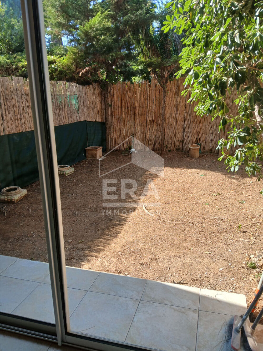 Location Appartement A LOUER - STUDIO EN REZ-DE-JARDIN A SAINT-LAURENT-DU-VAR, PROCHE DES PLAGES Saint laurent du var