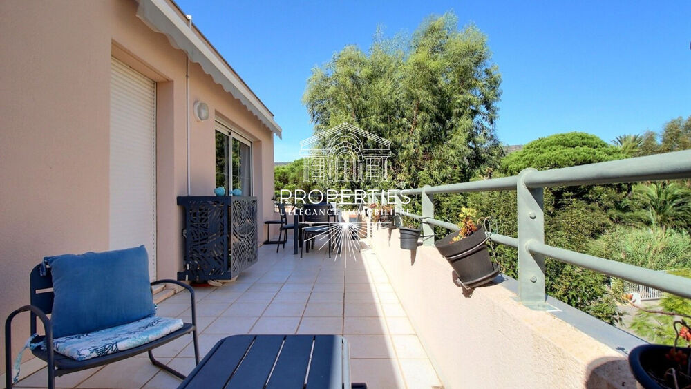 Vente Appartement LE LAVANDOU - GRAND JARDIN - T2 RENOVE - DERNIER ETAGE - TERRASSE - PARKING - PISCINE Le lavandou