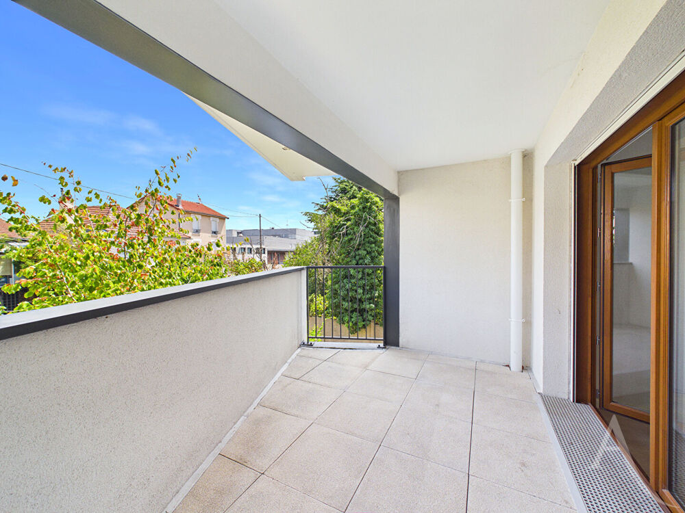 MONTREUIL - APPART F2 42.21 M² - TERRASSE 7.70 M²