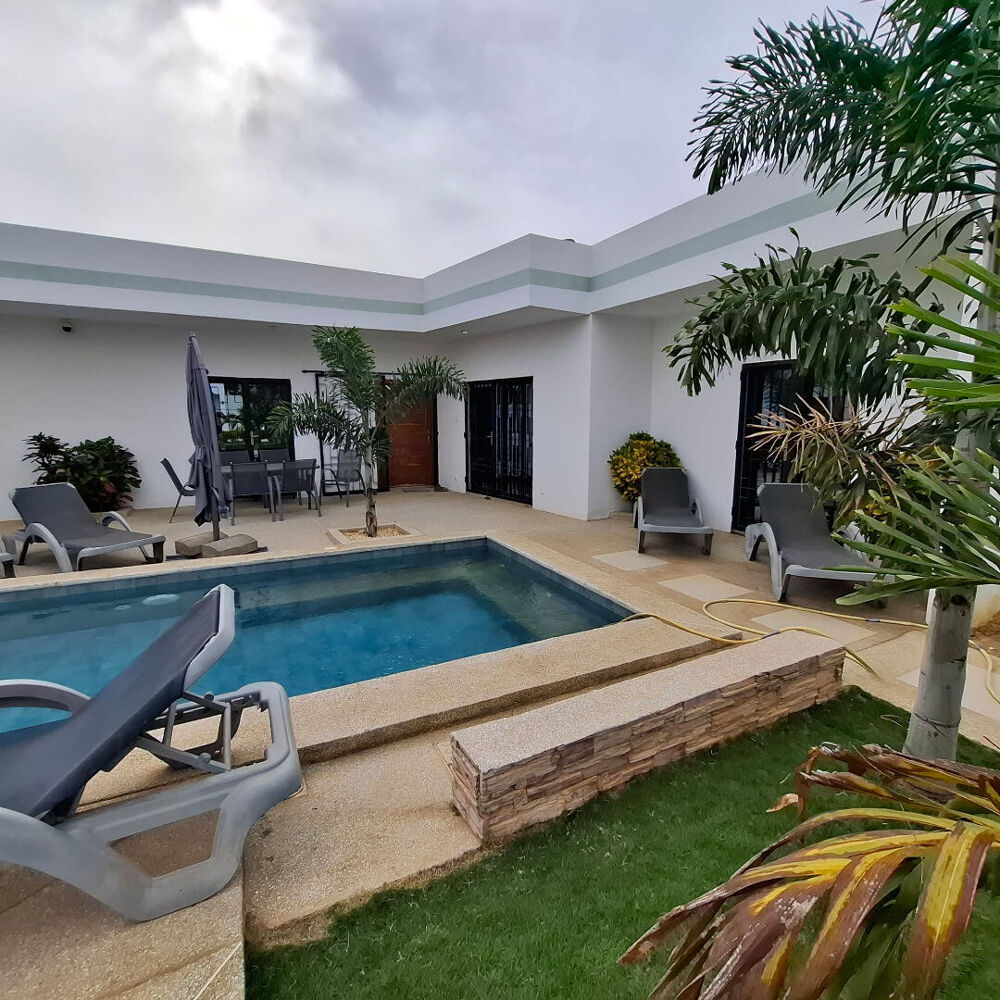 Vente Maison BELLE VILLA  DE 3 CHAMBRES  ETAT NEUF  SUR UN BEAU TERRAIN ARBORE DE 600 M2 Somone (Senegal)