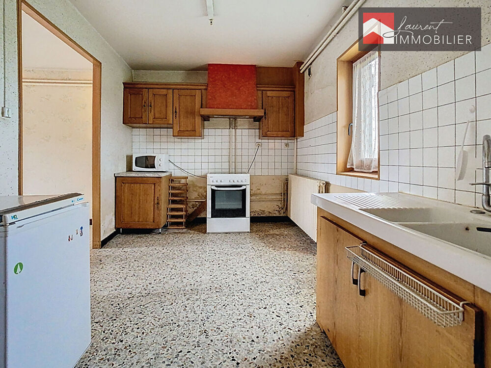 Vente Maison Corps de ferme avec une partie habitable, dépendances aménageables et jardin, secteur calme Feillens