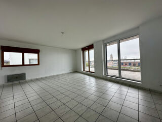  Appartement à louer 5 pièces 107 m²
