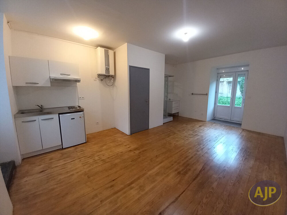 Location Appartement Centre ville Lesparre, Studio avec jardin 23.55m² Lesparre medoc