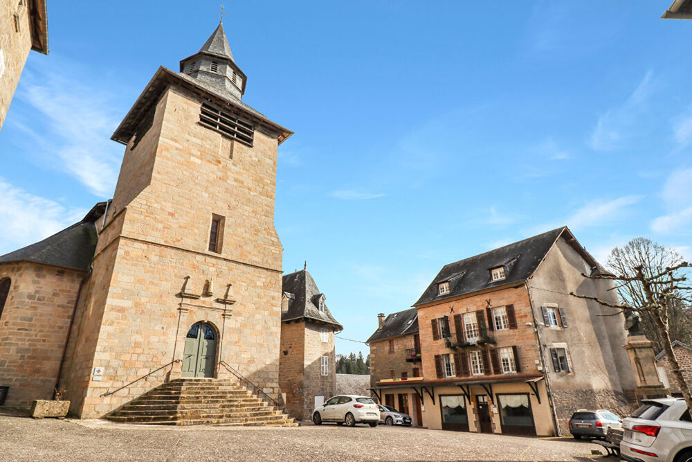 Vente Maison CORREZE. Ville de CORREZE. Maison en pierre avec 6 chambres. Correze