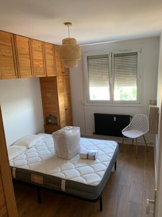  Appartement à louer 5 pièces 90 m²