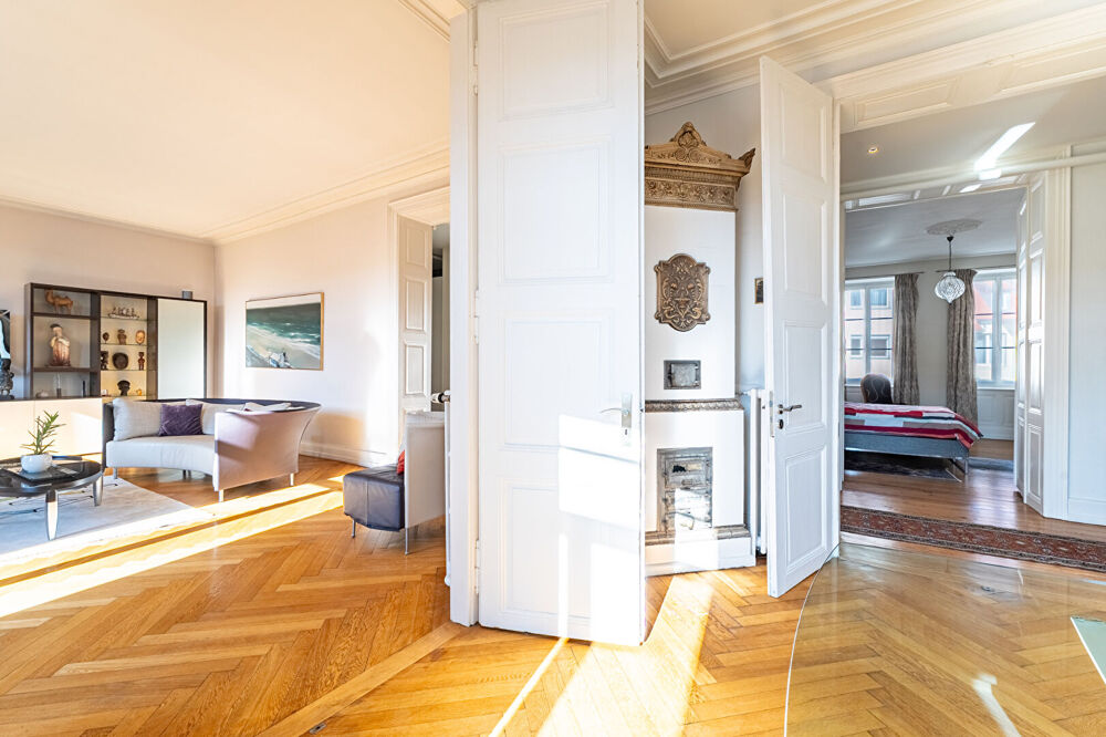 Vaste 7 Pièces de 227 m² avec Sauna et Balcons