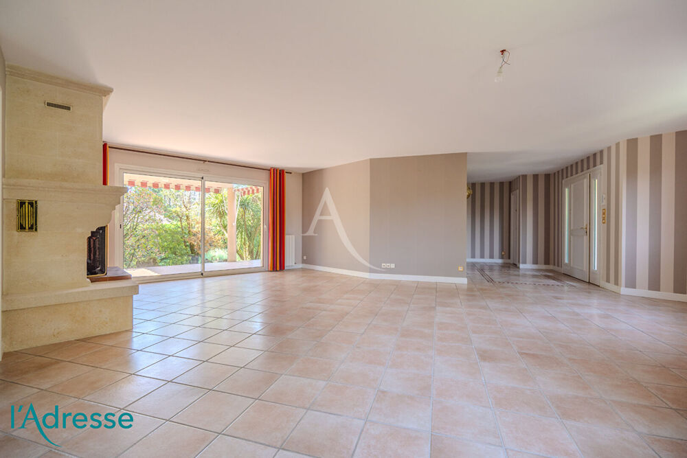 LEOGNAN BOURG - maison contemporaine de plain pied avec double garage