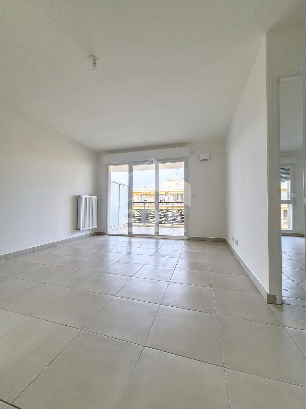 Location Appartement F2 centre ville - Neuf avec garage Saint laurent du var
