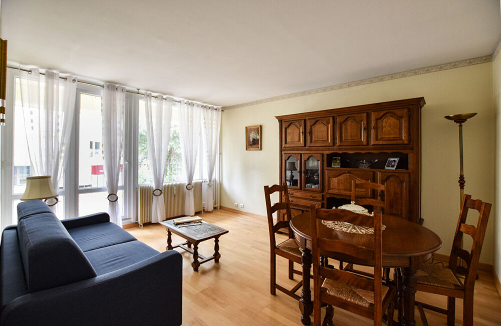 Appartement 2 pièces avec balcon et place de parking extérieur