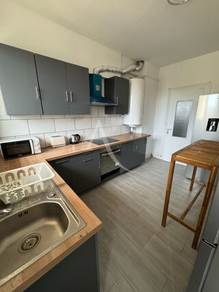  Appartement à louer 5 pièces 106 m²