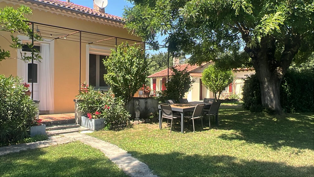 Maison familiale de campagne avec maisonnette