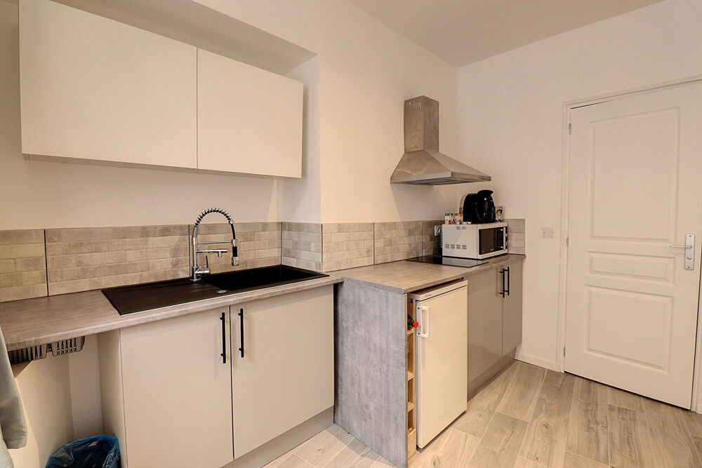 À LOUER - EN EXCLUSIVITÉ À LORGUES - STUDIO 20m2 + CELLIER/BUANDERIE 5m2