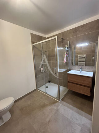  Appartement à louer 3 pièces 64 m²