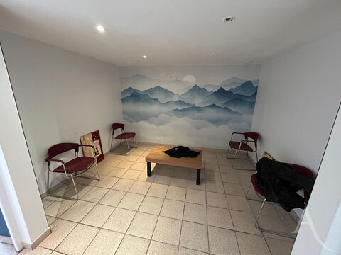   Local professionnel de 82 m²  Idéal professions médicales ou paramédicales 