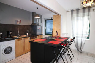  Appartement à louer 4 pièces 79 m²