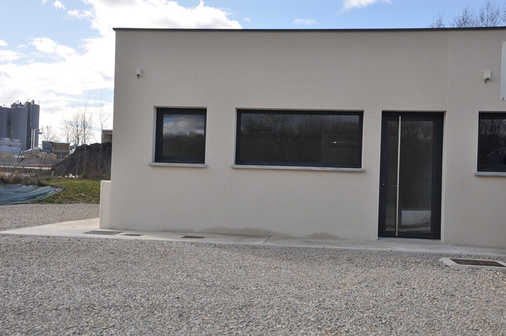   Local commercial de 52 m² à LARNAUD 
