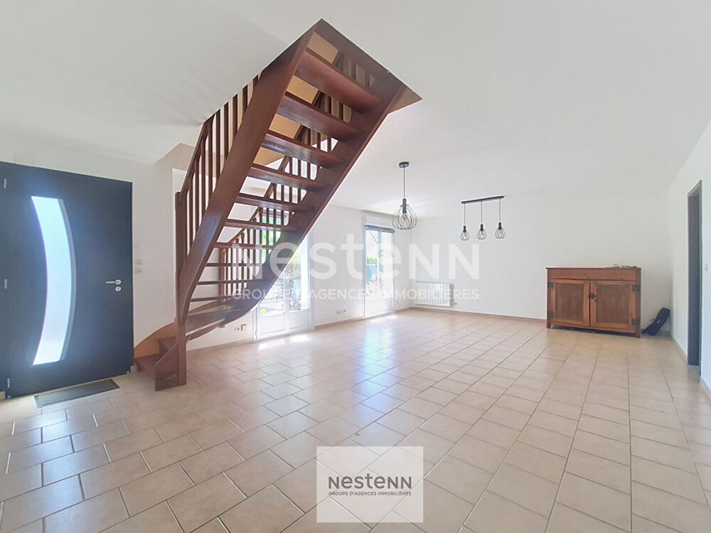 LARCAY : Spacieuse maison familiale avec 5 chambres et jardin.
