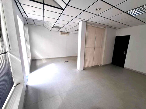   Local commercial d'environ 59 m²  Villeneuve de Marsan 