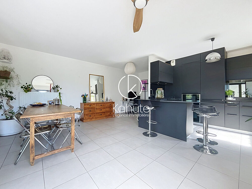 Appartement Caluire Et Cuire 3 pièce(s) 80 m2 (70m² Carrez), 2 Chambres, garage double, piscine