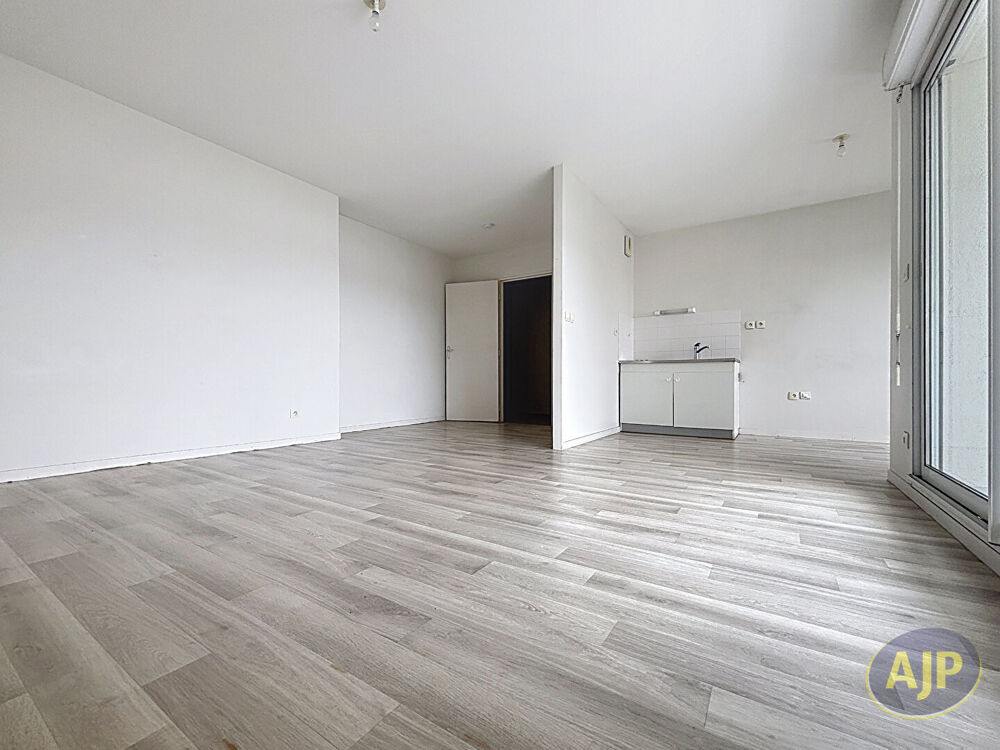 Vente Appartement À VENDRE  Appartement de 65 m² 2 chambres avec balcon et parking La roche sur yon