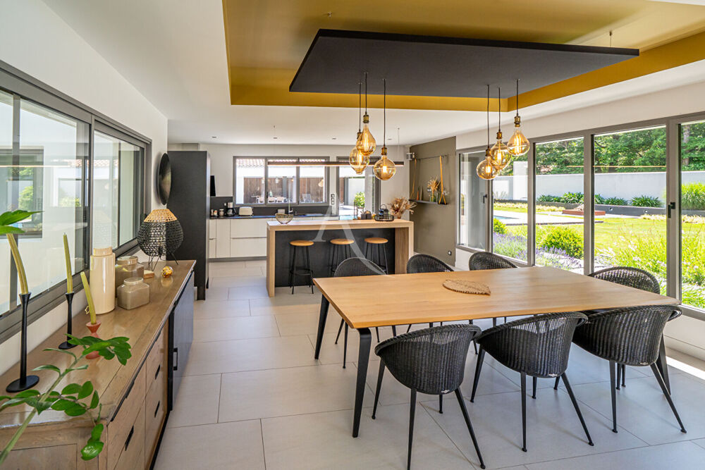 Maison d'architecte 190m² avec piscine et prestations haut de gamme ? Proche centre-ville Challans
