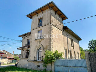  Villa  vendre 9 pices 260 m