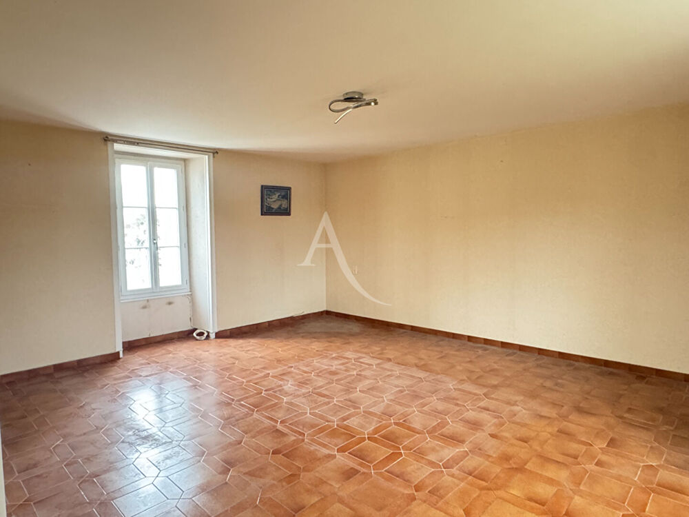 Maison en pierres habitable de suite à Mouzeuil-Saint-Martin