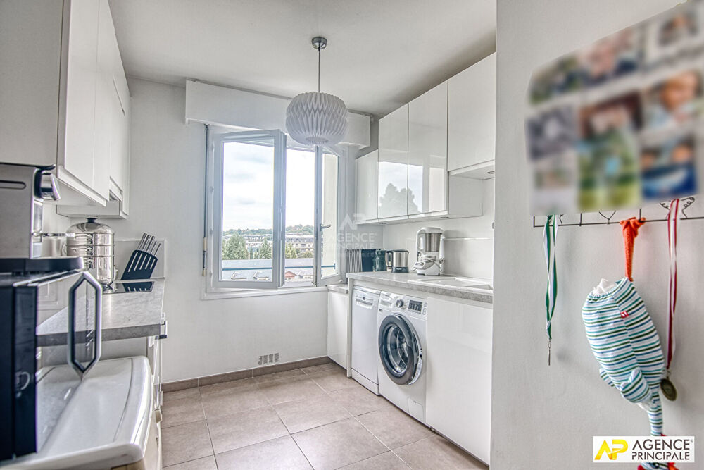 Vente Appartement Versailles Notre-Dame Boulevard de la Reine Appartement 5 pièces 103 m² situé au 5ème et dernier étage avec ascenseur, cave et p Versailles