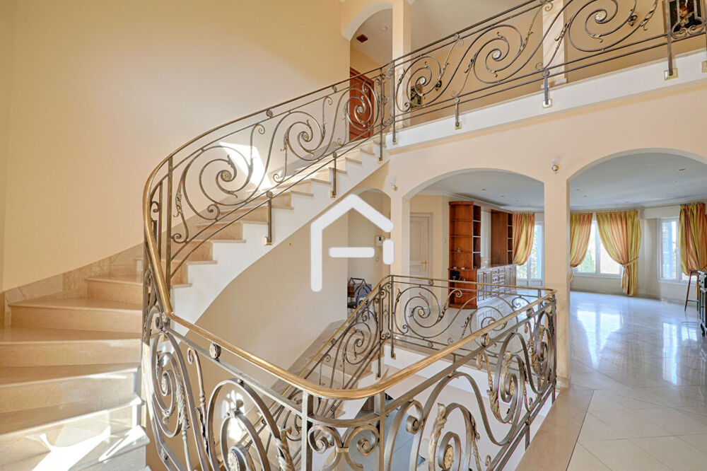 Vente Maison Maison de Prestige à Vendre à Orly - 10 pièces, 450 m² Orly