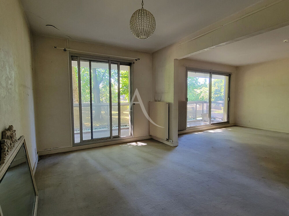 LE BOUSCAT - T3 à rénover avec balcon, cellier et box indépendant.