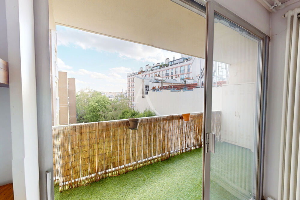 Vente Appartement 2 pièces avec balcon vue sur jardin arboré et exposé plein Sud de 8m2 ! Paris 10
