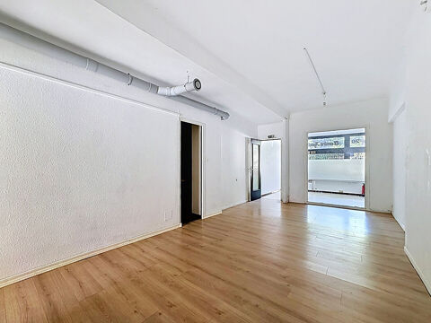 Local commercial 48m&sup2; extra-muros sur axe passant 590 84000 Avignon
