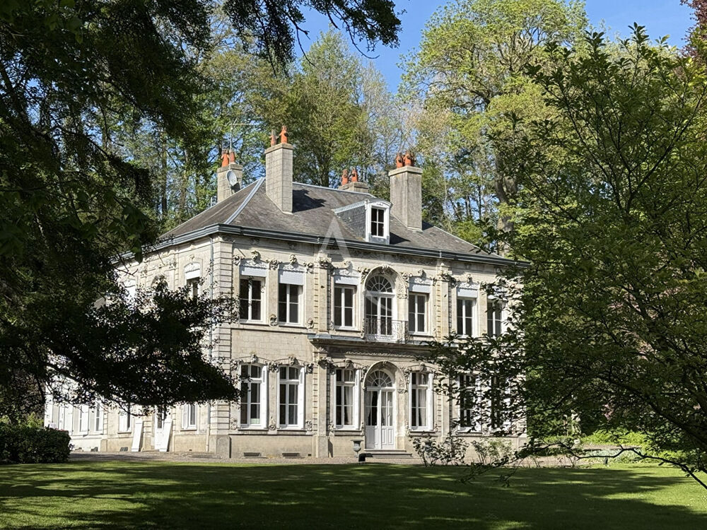 Maison de maître de 342 m² et son parc arboré de plus d' un hectare