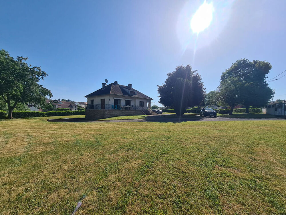 Pavillon posé sur plus de 3000 m² clos