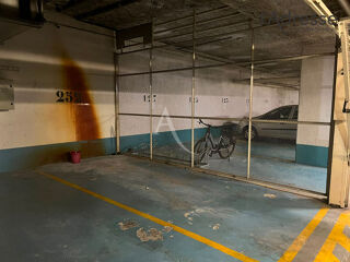  Parking / Garage à louer  Suresnes