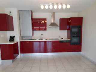  Appartement à louer 4 pièces 80 m²