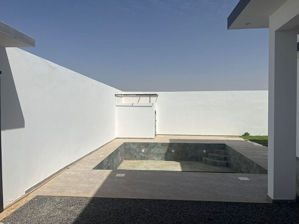Vente Maison Villa moderne avec panneaux solaires - Économie d'énergie Nguerigne (Senegal)