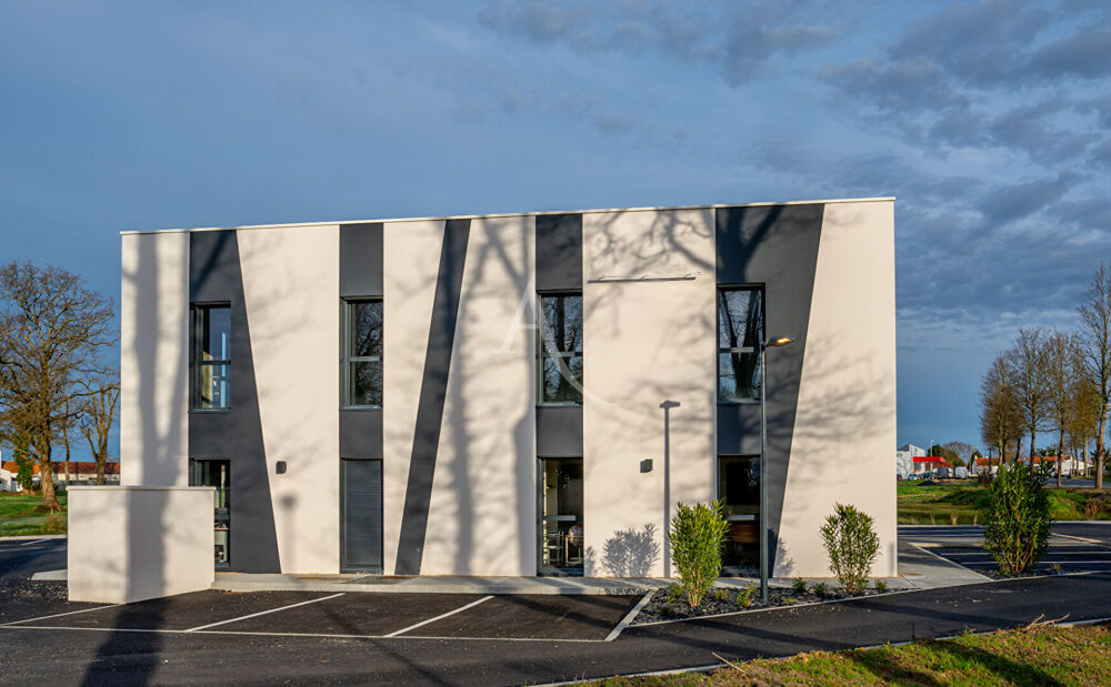   Challans,  très beaux Bureaux de 185.32 m² Challans