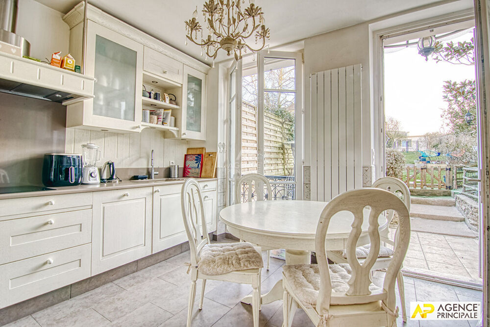 Vente Maison Versailles Proximité plateau Saint-Antoine - Maison  9 pièces 238 m² au sol sur parcelle de 450 m² environ avec terrasse, jardin Versailles