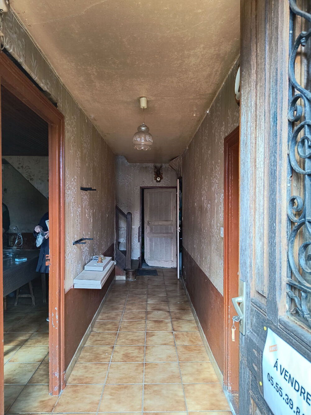 HAUTE-VIENNE - Pres Ambazac- Maison jumelée de deux chambres à rénover, située dans un environnement calme.