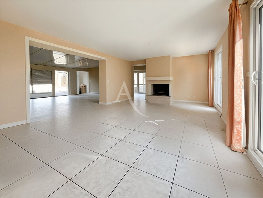 Vente Maison Maison rénovée avec jardin d'hiver, 3 chambres, double garage et grand terrain ? Cadre de vie privilégié Challans