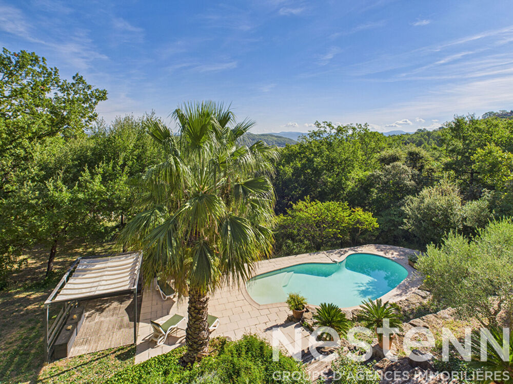 A VENDRE - Maison de 176 m2 , 4 chambres, avec piscine , vue dégagée, grand terrain.