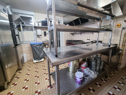 Immeuble comprenant un local d'activit&eacute; et un appartement refait &agrave; neuf 316000 56220 Peillac