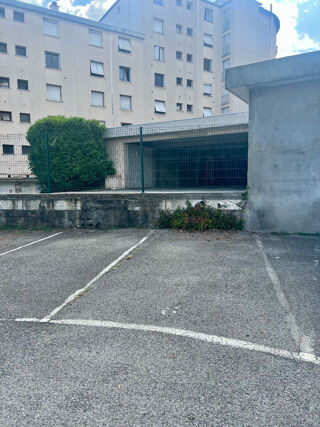  Parking / Garage à louer 